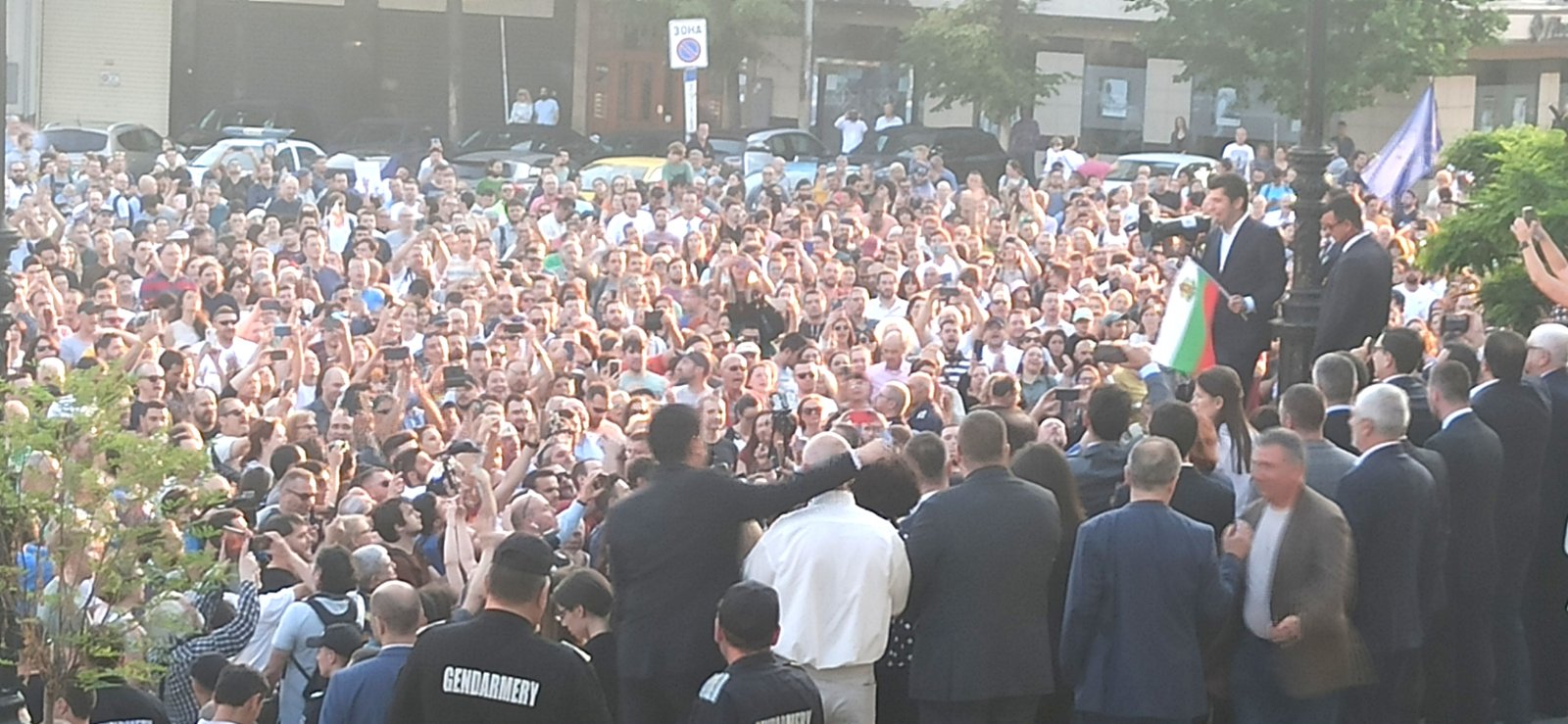Протест в защита на Никола Минчев блокира центъра на столицата