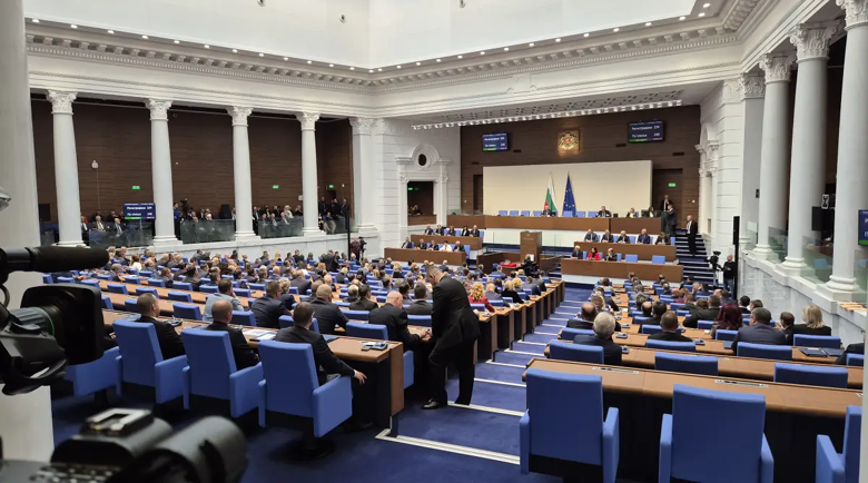 81% от българите смятат, че споровете в парламента са заради постове