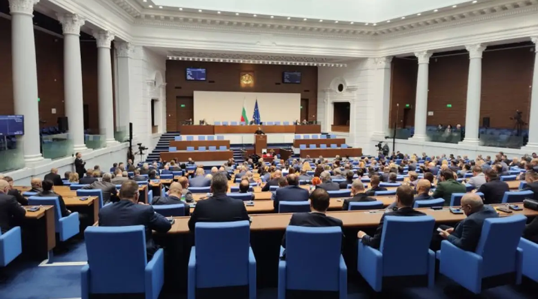 Не стават за нищо! Депутатите не си избраха шеф и от петия опит