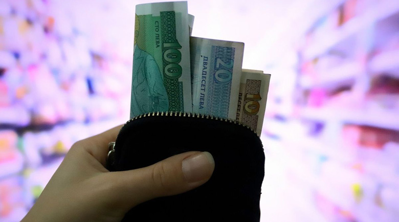 Младежи теглят кредити за почивки и дрехи