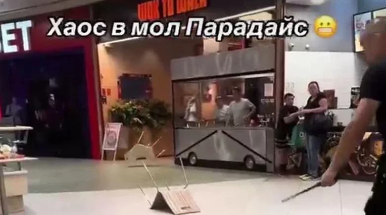 Пуберите-бандитчета от моловете вземали пари за побоите и обирите?