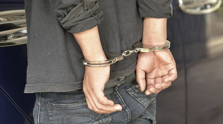 Гавра! 17-годишен налага с пръчка жена с увреждания