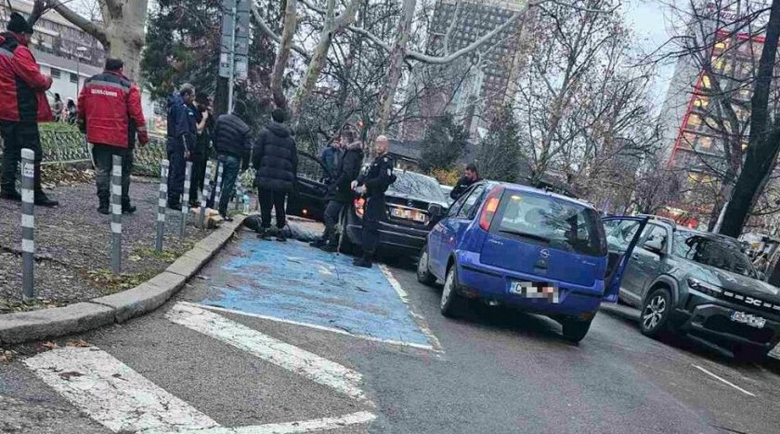 Наркодилъри пометоха патрулка и още 8 коли в София, полицай е пострадал