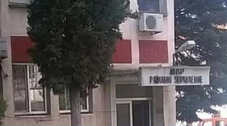 Полицай се простреля в районното в Харманли, с опасност за живота е