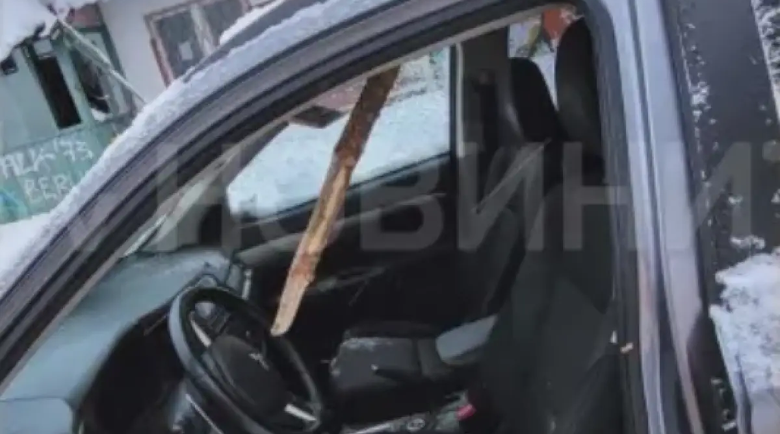 Клон падна върху момче: Чудо е, че не е разкъсал сърцето му