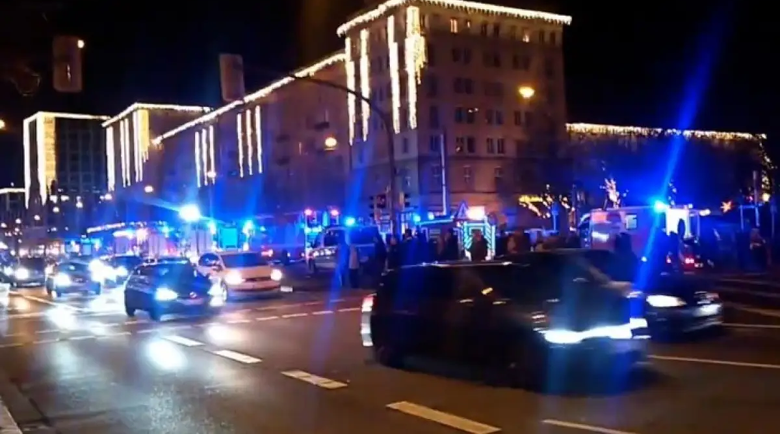 Кола се вряза в тълпа в Магдебург, загинаха дете и възрастен