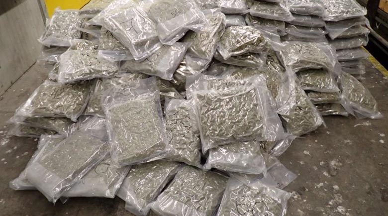 Спипаха марихуана за 400 000 лв. в тайниците на две коли