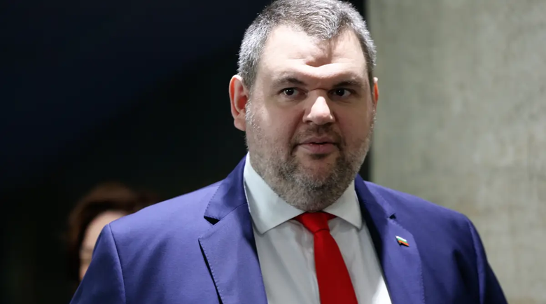 Пеевски: С крадци, пудели и контрабандисти няма да участвам в правителство