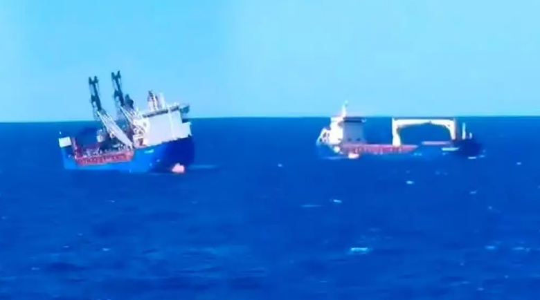 Руският кораб в Средиземно море е потънал след три експлозии