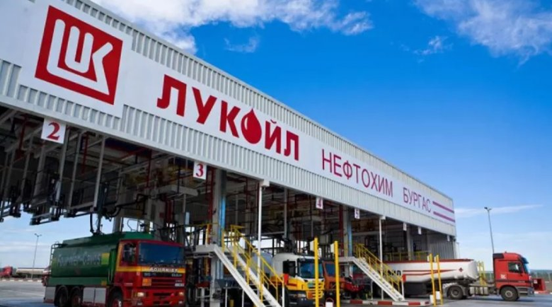 „Лукойл“ обявява кандидатите за купувачи на рафинерията в България