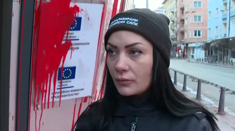 Полицайка, ранена на протеста: Паднах и ме беше страх да не ме стъпчат