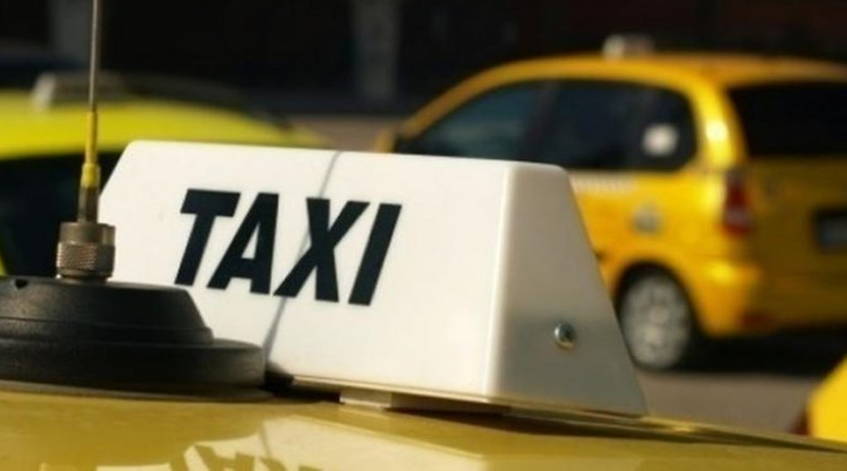 Келепир по време на стачка: Таксиджии умножават по 3, подкараха по новогодишна тарифа