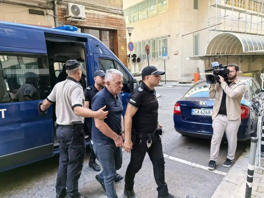 Адвокатът на Паскал: Клиентът ми не е контрабандист №1