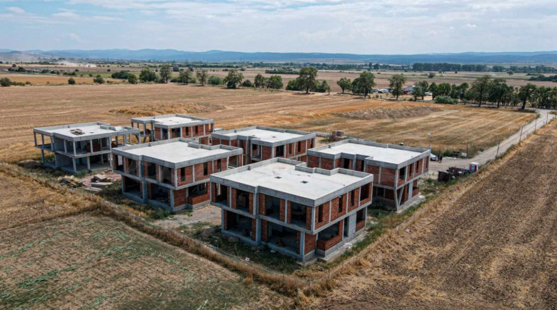 Купуват къщи на 80 км от София, цените са в голям диапазон