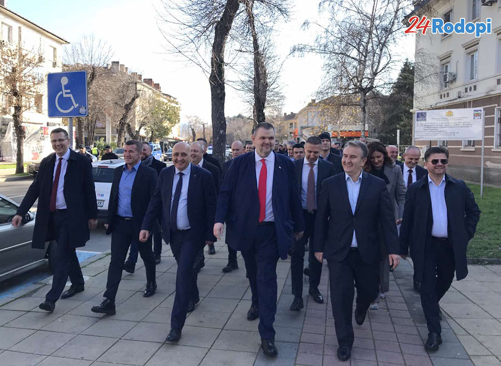 Пеевски в Кърджали: Утре по мирен начин ще изразим нашата воля за една мирна и спокойна България! (видео)