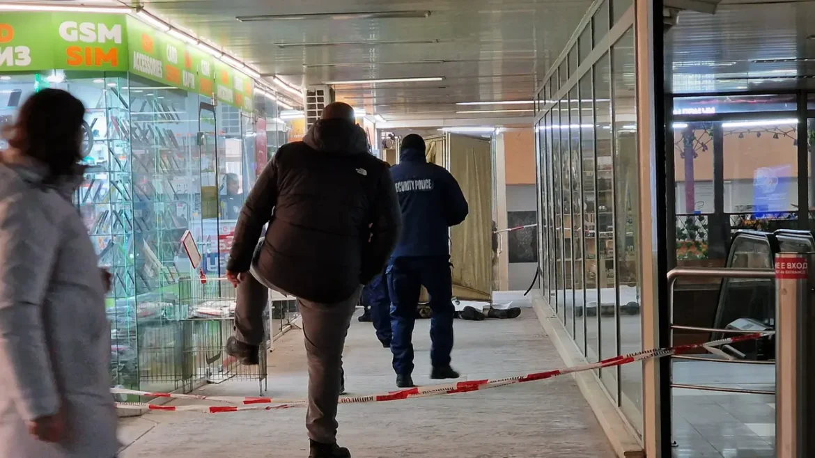 Почина 80-годишният мъж, намерен в безпомощно състояние на столична метростанция