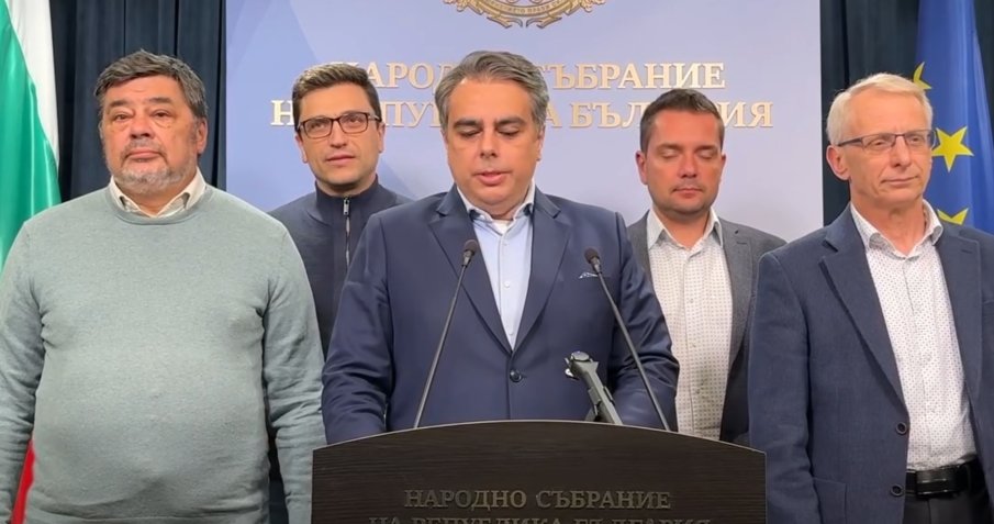 Политическо напрежение: ПП поиска оставката на Михаела Доцова, Асен Василев направи остър паралел с миналото