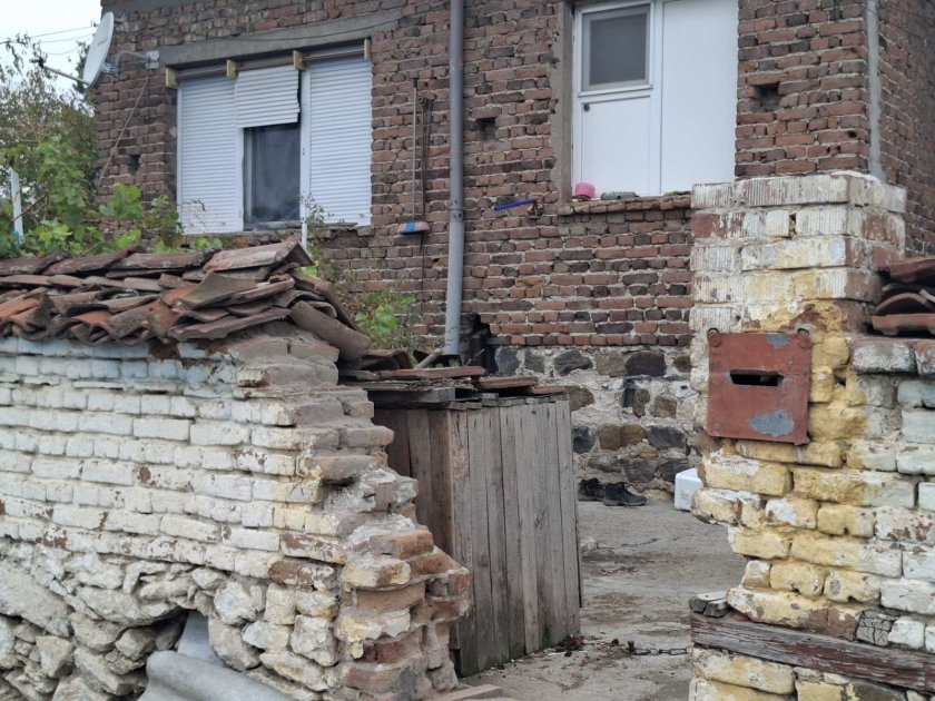 Откриха мъртъв мъж в багажник след катастрофа в Димитровград, арестуваха семейството му