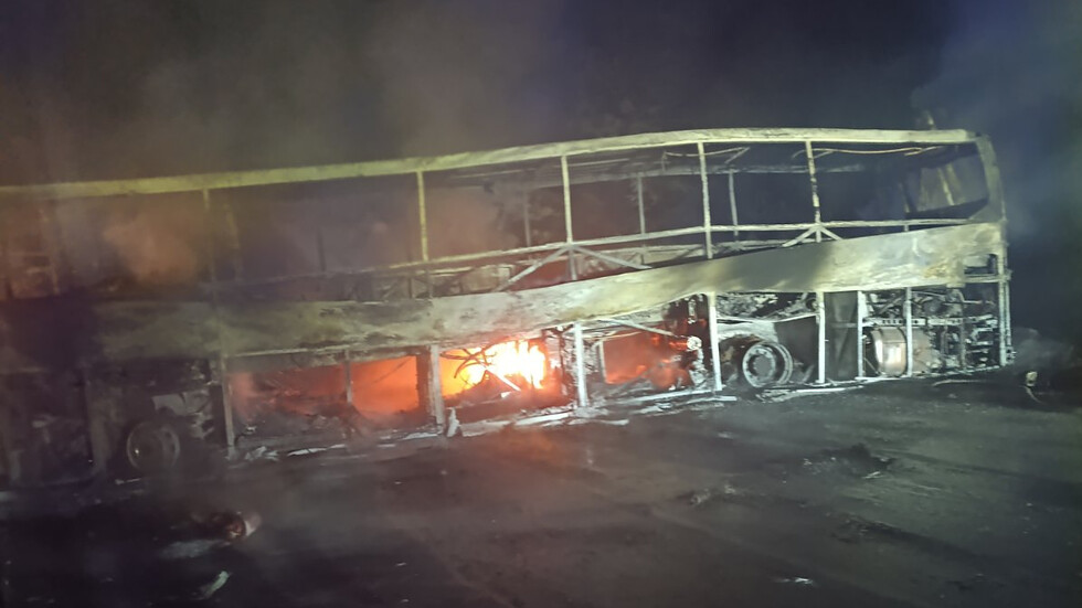 Тежка катастрофа затвори Русе – София: Автобус се вряза в горящи тирове