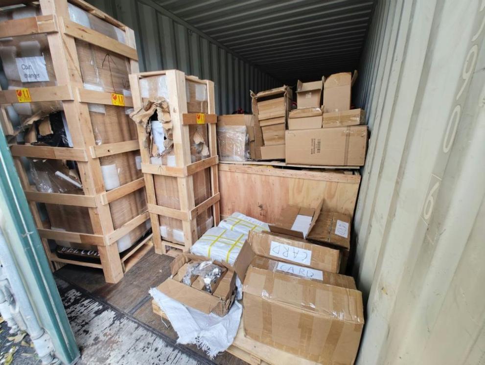 „Близо 46 000 контрабандни стоки от Китай откриха митничарите на пристанището във Варна“