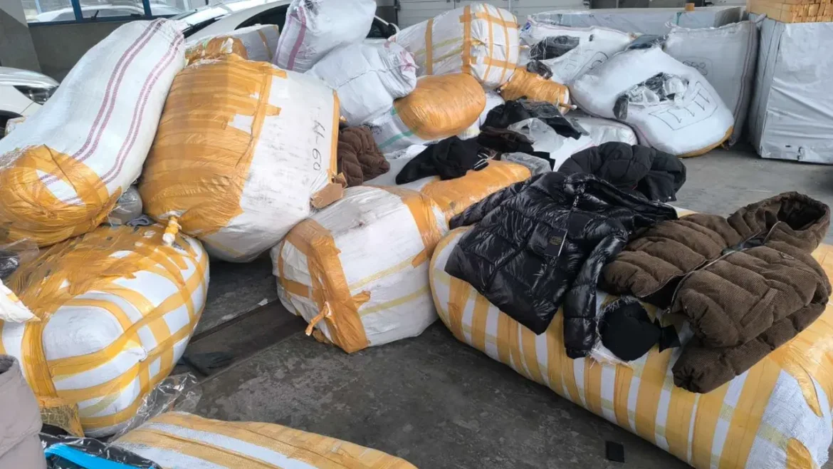 „Митничари на границата с Гърция конфискуваха над 11 000 фалшиви маркови стоки“