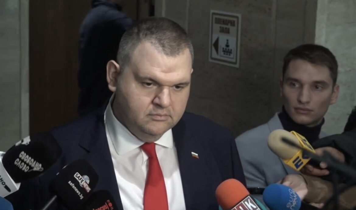 Пеевски: Държавата е под камуфлаж – няма мнозинство, няма депутати, няма Министерски съвет, няма президент!